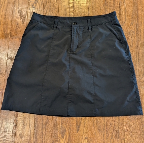 Patagonia skort with zipper pockets, black size 10 - Picture 5 of 10